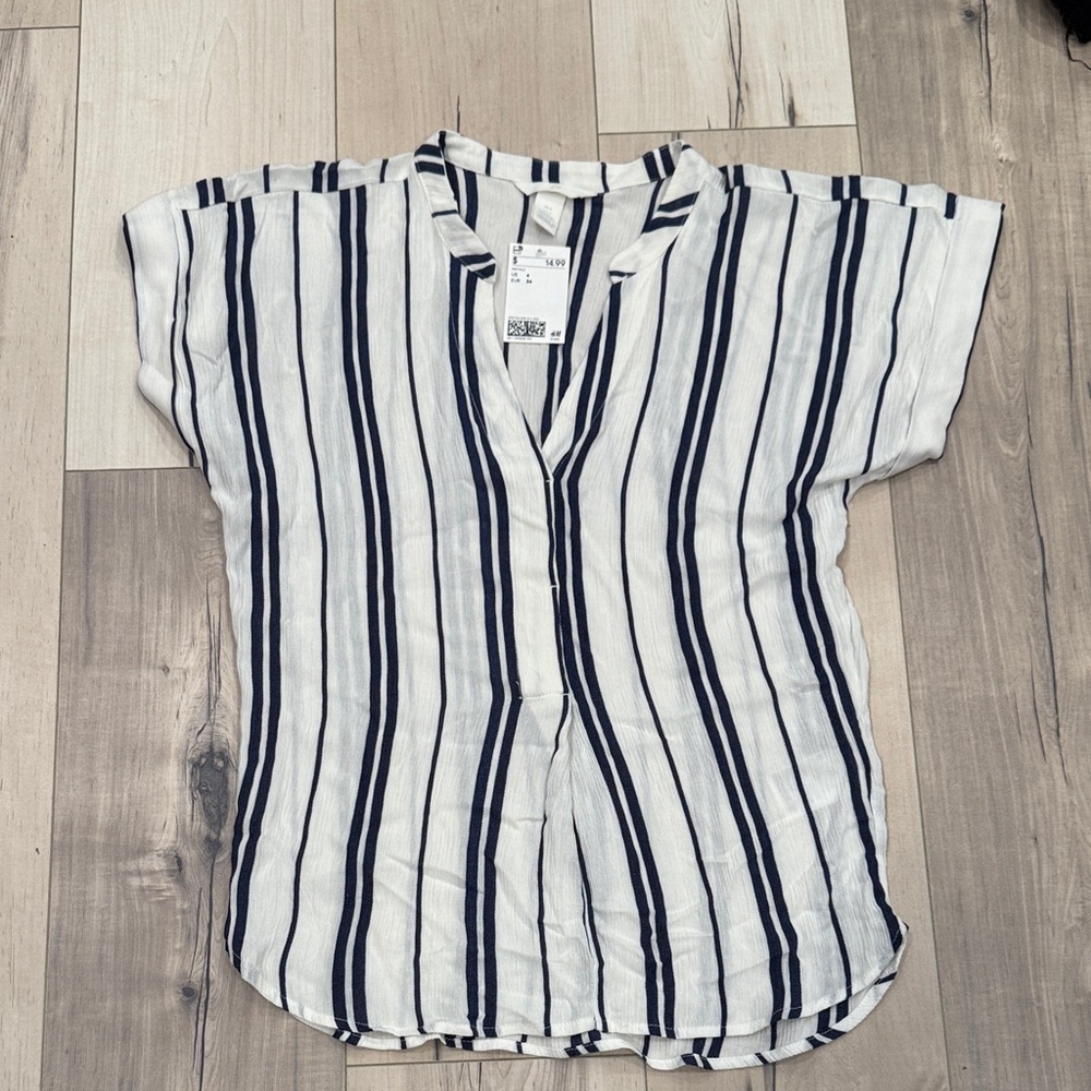 NWT H&M Size 4 white and blue striped shirt